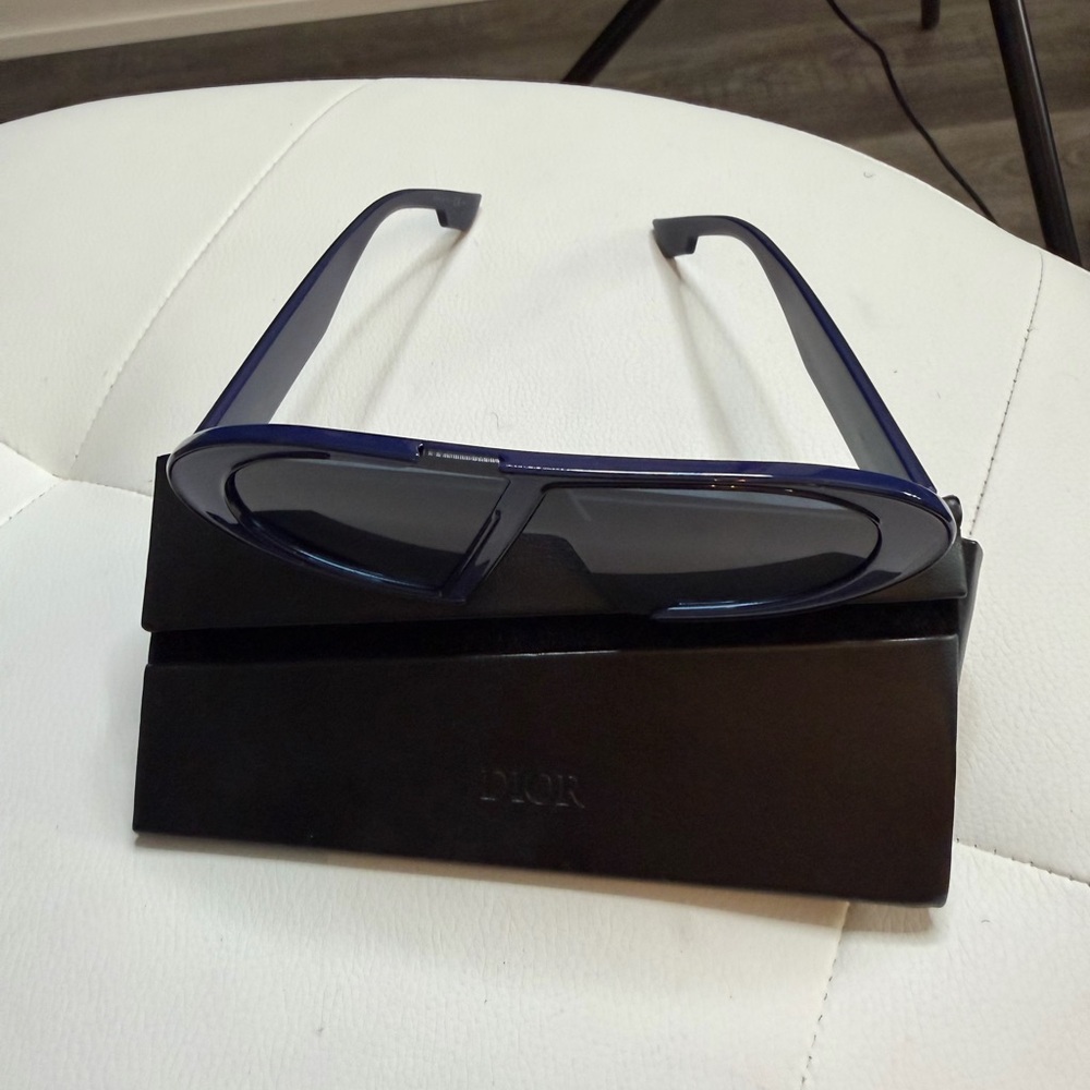 Authentic Dior Gold Logo Navy Blue Sunglasses - Picture 4 of 8